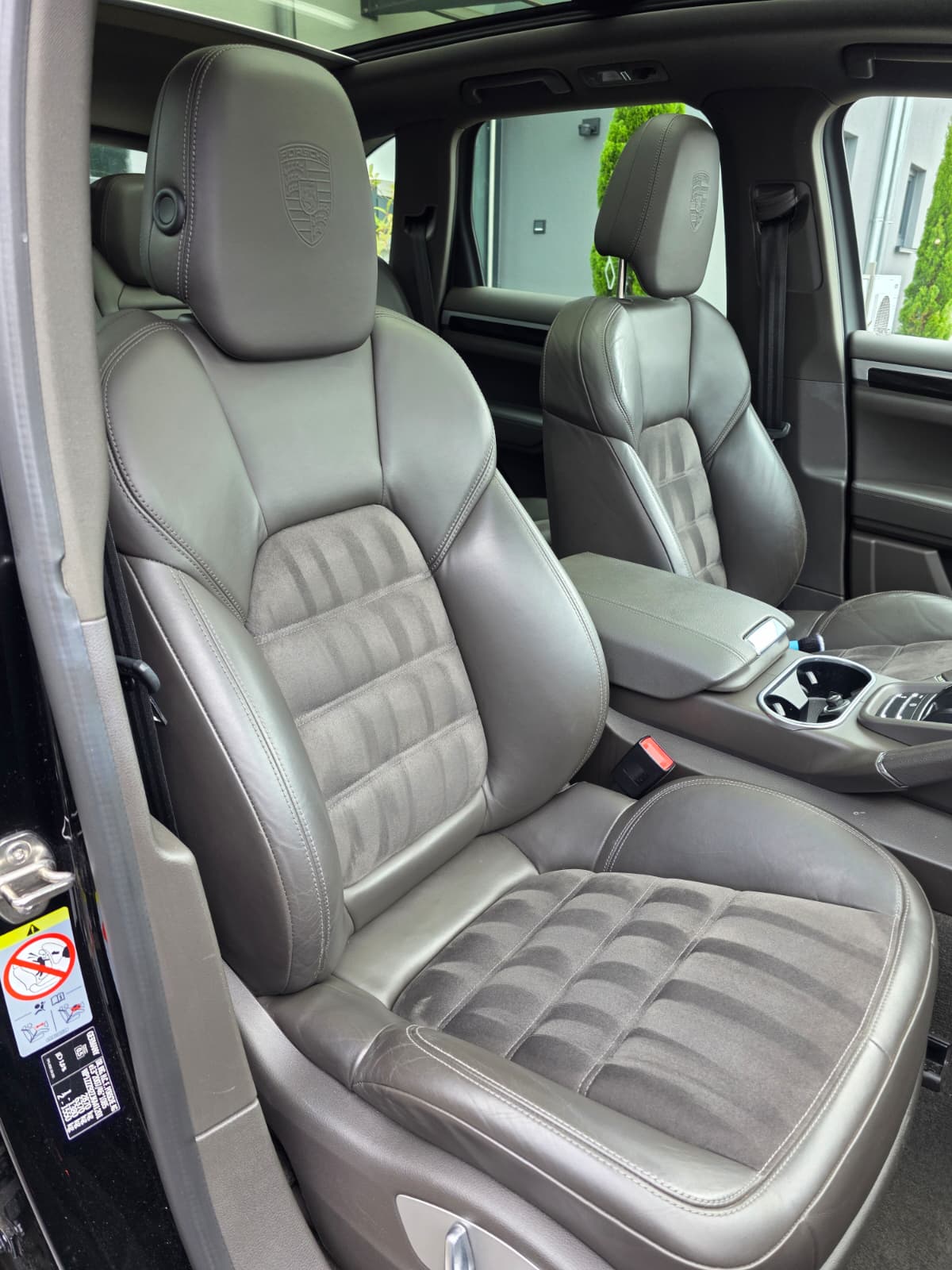 Porsche Cayenne Innenraum aufbereitet